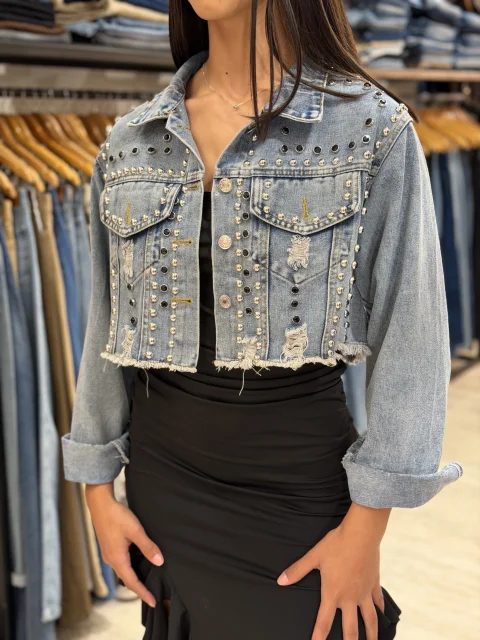 Campera corta de jeans con brillos