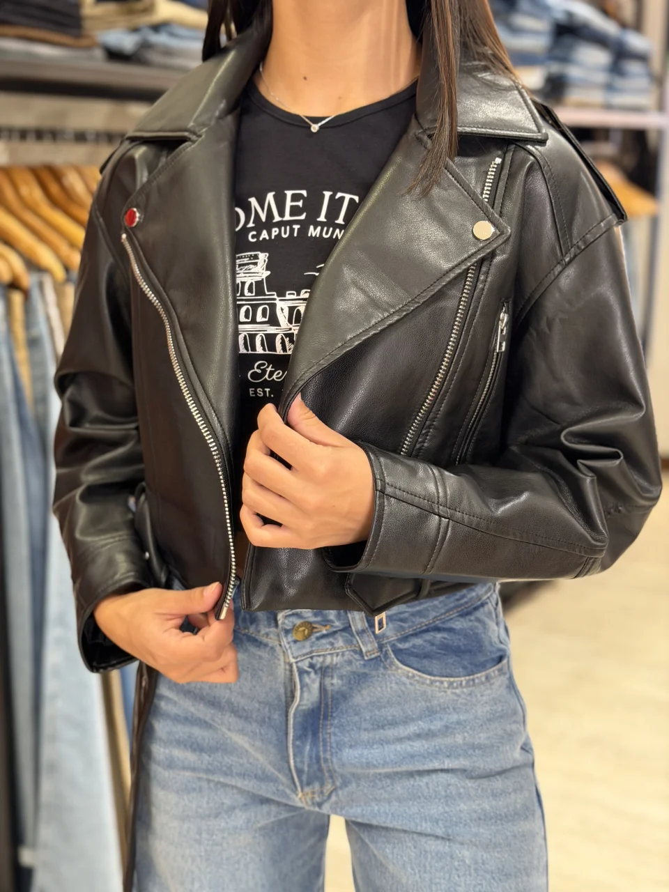 Chaqueta de cuerina corta