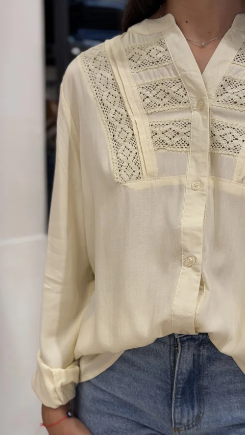 Camisa con diseño encaje 3