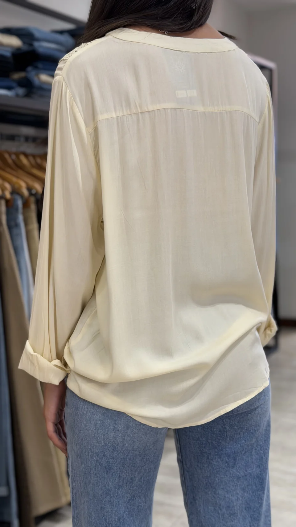 Camisa con diseño encaje