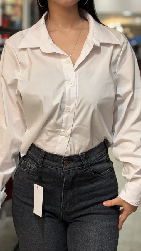 Camisa Elegante y Versátil