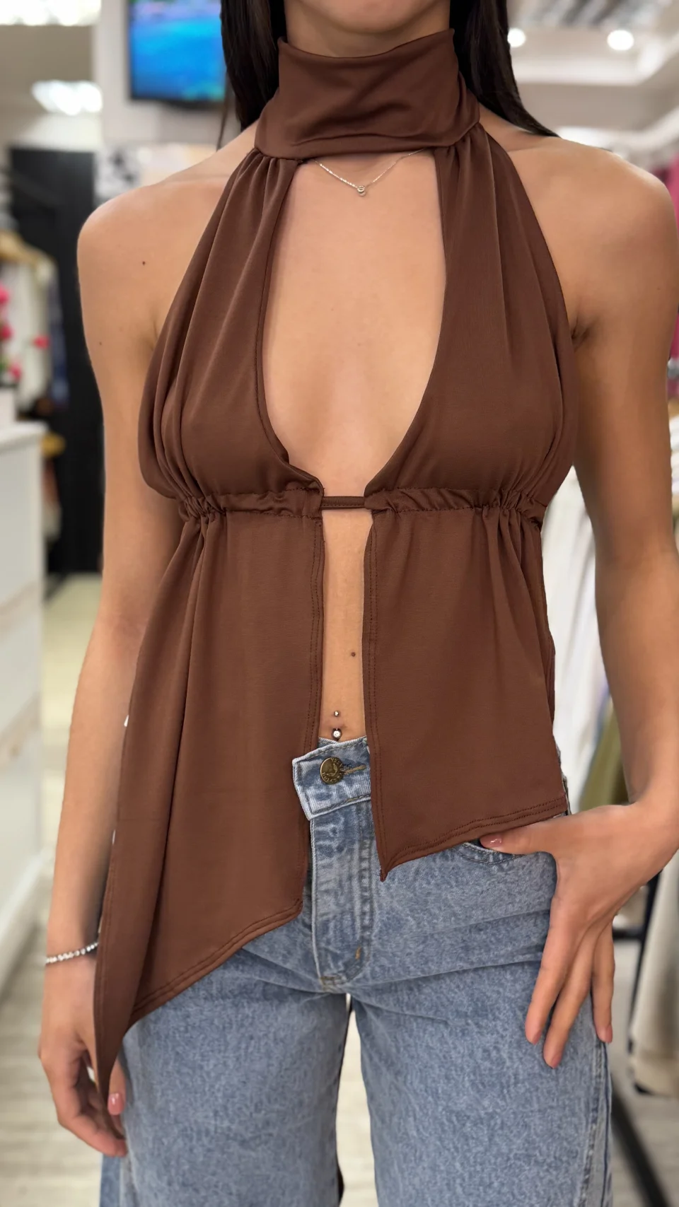Top Irregular con Cuello